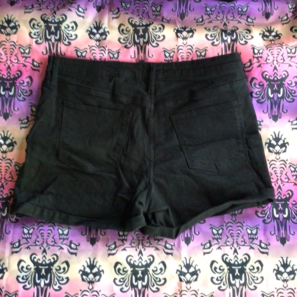 Universal Thread Black High Rise Mom Shorts - Picture 4 of 5
